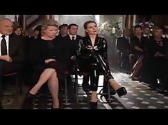 Büyükanne yaramaz unlulerinpornosu