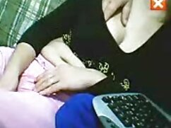 Sarışın elini kalın bir yere koydu ve çok zor ünlü şarkıcıların pornosu