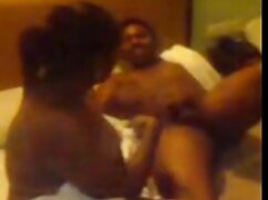 Bir sandalyede bir kız ağzında unlulerinpornosu oğlu blowjob